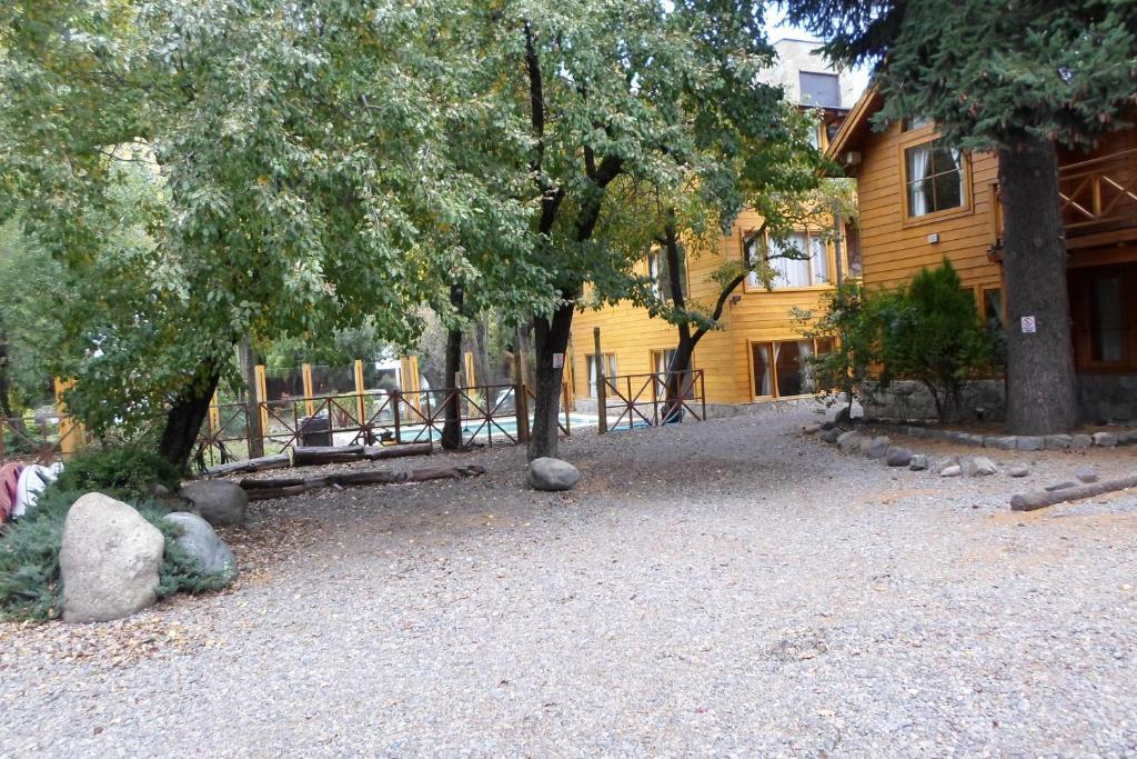 Apart Hotel Robles Del Sur San Martín de los Andes Eksteriør billede