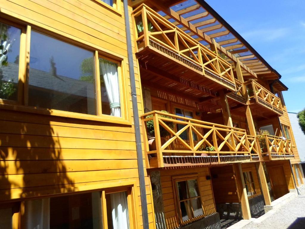 Apart Hotel Robles Del Sur San Martín de los Andes Eksteriør billede